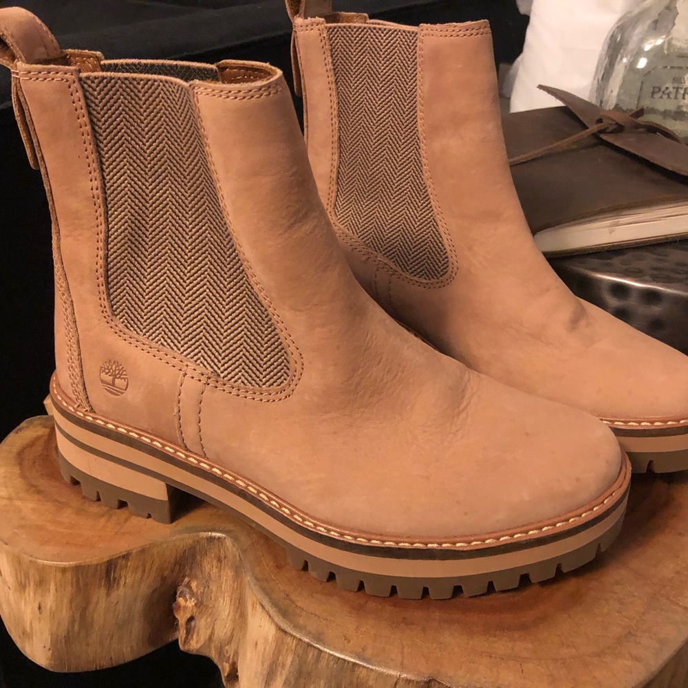 Timberland / women’s size 6.5 - perfect for FALL🍁